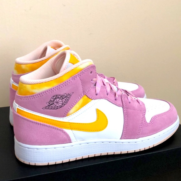💖💛NIKE AIR JORDAN 1 MID SE GS SNEAKERS💛💖 - Picture 2 of 11